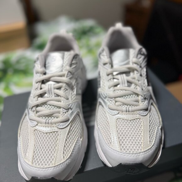 New Balance Shoes - New Balance 530 Women’s 7.5 White Silver Sneakers NIB